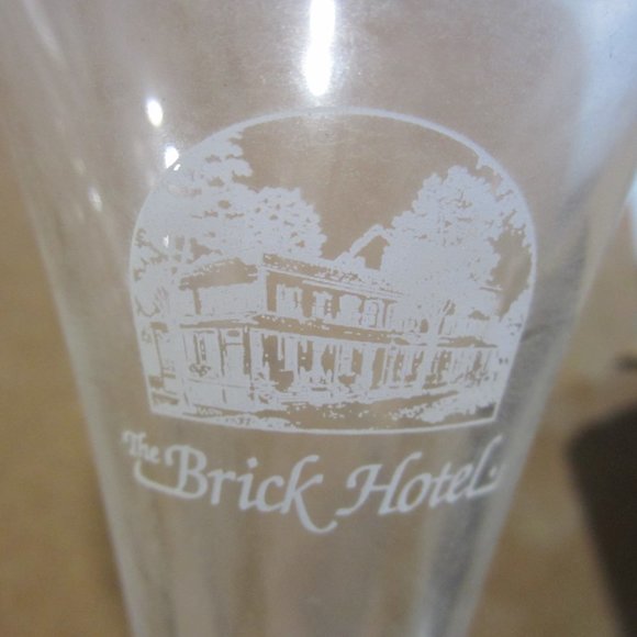 VTG PAIR OF MILLENIUM CHAMPAGNE TOASTING GLASSES, THE BRICK HOTEL - Picture 5 of 5